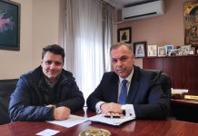 Ο δήμαρχος υπέγραψε σύμβαση έργου, για την κατασκευή πεζοδρομίου στον Λιμένα Θάσου