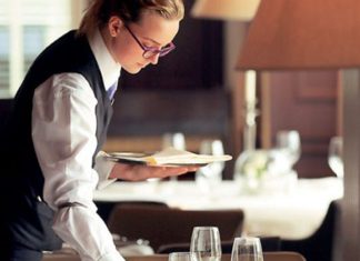 Οι εργαζόμενοι στον επισιτισμό και τον τουρισμό κάνουν στάση εργασίας