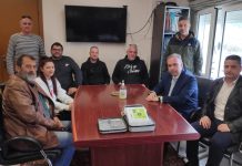 Ο Δήμος Θάσου παρέδωσε 7 φορητούς απινιδωτές στους αθλητικούς συλλόγους του νησιού