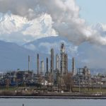 Το διυλιστήριο καθορίζει την τιμή του υγρού καυσίμου, το κράτος βάζει τον φόρο στην κατανάλωση. Γιάννης πίνει και Γιάννης κερνάει!