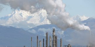 Το διυλιστήριο καθορίζει την τιμή του υγρού καυσίμου, το κράτος βάζει τον φόρο στην κατανάλωση. Γιάννης πίνει και Γιάννης κερνάει!