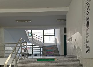 Θα ανεβαίνουν τα σκαλοπάτια του σχολείου και θα διαβάζουν κοινωνικά και παιδαγωγικά μηνύματα!