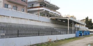 Οι πάγκοι των αναπληρωματικών ποδοσφαιριστών στο «Βερούλειο», είναι από την εποχή του «ξερού» γηπέδου!