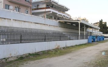 Οι πάγκοι των αναπληρωματικών ποδοσφαιριστών στο «Βερούλειο», είναι από την εποχή του «ξερού» γηπέδου!