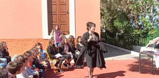 Η Θάσια ποιήτρια, Ανδρ. Διαμαντοπούλου, επισκέφτηκε σχολείο στην Νίσυρο