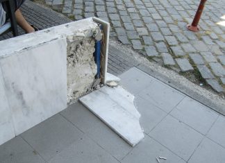 Έσπασε τμήμα από την μαρμάρινη είσοδο στον σταθμό επιβατών του λιμανιού Καβάλας