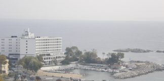 Θα γίνει ρεζίλι (πανελληνίως) ο Δήμος Καβάλας, αν κάνει έφεση για το πεζοδρόμιο στην ακτή Καλαμίτσα