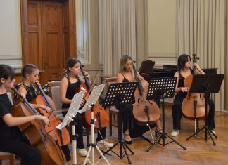 Χειροκροτήθηκαν θερμά μαθητές και καθηγητές στην καλοκαιρινή συναυλία του Ωδείου «Νεάπολις»