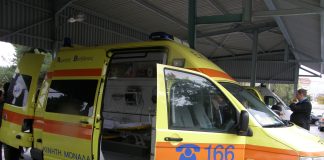 Να πω στον “μπατζανάκη” μου, να κάνει αίτηση για οδηγός ασθενοφόρου στο Ε.Κ.Α.Β.!