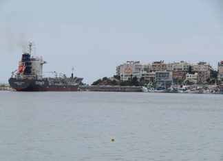 Ο λιμενοβραχίονας των «τσιμέντων»