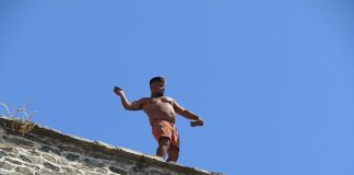 Ένας αθίγγανος «έκανε βόλτα» πάνω στις Καμάρες!