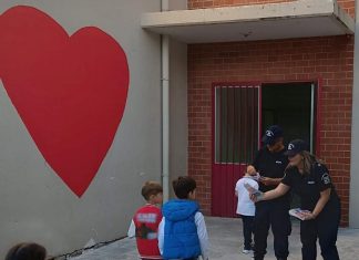 Επέστρεψαν στα σχολεία μαθητές και εκπαιδευτικοί