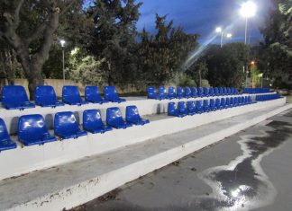 Καθίσματα στα ανοιχτά γήπεδα της Καλαμίτσας, αλλά όχι (ακόμα) στην κερκίδα του κλειστού κολυμβητηρίου