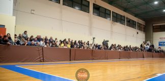 Οι θεατές «παστώνονται» για να δούνε τα παιχνίδια στο γυμναστήριο Ποταμουδίων!