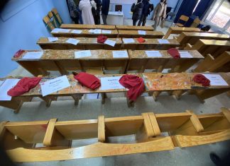 Τα σχολικά έδρανα είναι σε άσχημη κατάσταση!