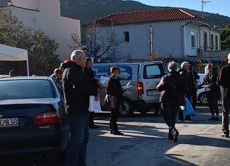 Μέλη του Κ.Κ.Ε. περιόδευσαν στην λαϊκή αγορά του Πρίνου