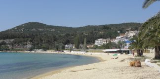 Ακτή Καλαμίτσα: “Λαϊκή πλαζ” με ιδιοκτήτρια την ΕΤ.Α.Δ. δεν γίνεται