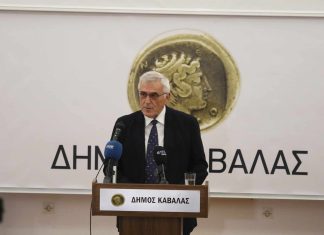 «Οι κότες πρώτα κάνουν το αυγό και μετά το διαλαλούν και χαίρονται»!