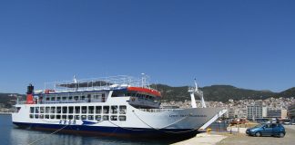 Ο κόσμος πηγαίνει εκεί που έχει δρομολόγια