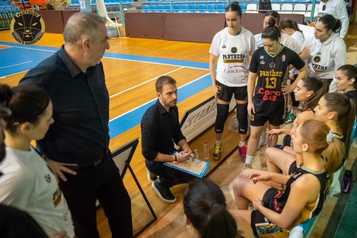 χαντέλης τάιμ άουτ