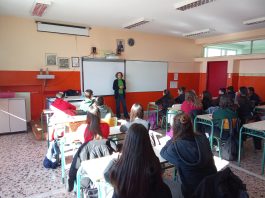 Μ. Ζουμπουλάκη προς τους μαθητές του 4ου Γυμνασίου Καβάλας: «Έχετε ένα βαρύ όπλο στα χέρια σας, που λέγεται ελληνική γλώσσα»