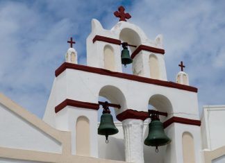 Θα ηχήσουν πένθιμα οι καμπάνες των εκκλησιών για τα θύματα του σιδηροδρομικού δυστυχήματος στα Τέμπη