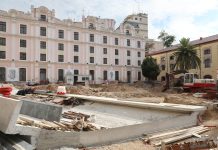 Η μεταφύτευση των δέντρων στην πλατεία καπνεργάτη, είναι πιο σοβαρό ζήτημα από την απορρόφηση των πανεπιστημιακών τμημάτων της Καβάλας από το Δ.Π.Θ., για τους δημοτικούς συμβούλους του Δήμου Καβάλας. Οϊμέ!