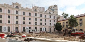 Η μεταφύτευση των δέντρων στην πλατεία καπνεργάτη, είναι πιο σοβαρό ζήτημα από την απορρόφηση των πανεπιστημιακών τμημάτων της Καβάλας από το Δ.Π.Θ., για τους δημοτικούς συμβούλους του Δήμου Καβάλας. Οϊμέ!