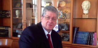 Άλλα λόγια ν’ αγαπιόμαστε, από τον Νάσο Μητρόπουλο, για τα πανεπιστημιακά τμήματα της Καβάλας