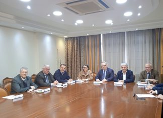 Το θλιβερό «παρεάκι» πανηγυρίζει για την συνεχή απαξίωση της Καβάλας!