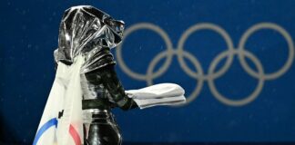 Έγινε του Σηκουάνα το κάγκελο στο Παρίσι!