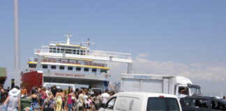 Μήπως πρέπει να μπει “κόφτης” στα οχήματα και τους επιβάτες στο πορθμείο Κεραμωτής;