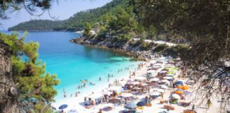 Η Ελλάδα δεν έχει πρόβλημα υπερ-τουρισμού, αλλά η εποχικότητα δημιουργεί αυξημένη τουριστική κίνηση