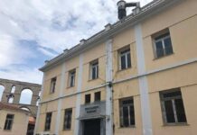 Έγινε η ανάπλαση στην αγορά Αγίου Νικολάου, θα τελειώσει η ανάπλαση στην οδό Κουντουριώτου, αλλά το παλιό δικαστικό μέγαρο παραμένει κουφάρι!