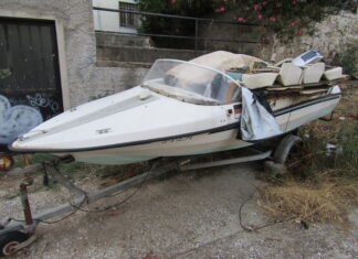 Έφυγε από την γειτονιά ο ιδιοκτήτης και παράτησε ένα σκάφος!