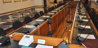 «Σας ζητώ συγνώμη, που λέω μα…κίες στο δημοτικό συμβούλιο»!