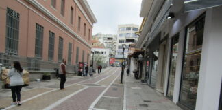 Να «ανοίξει» ένας κάθετος πεζόδρομος, ο πεζόδρομος Παύλου Μελά, για να κινούνται τα οχήματα από την οδό Ελευθερίου Βενιζέλου προς την οδό Ομονοίας