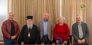 Αφιερωμένο στον απόστολο Παύλο, τον Μίκη Θεοδωράκη, τον Μάνο Χατζιδάκι και την μάνα, είναι το φεστιβάλ «Άδοντες και ψάλλοντες εν τη καρδία»