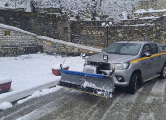 Το εκχιονιστικό όχημα έπιασε δουλειά στα ορεινά του Δήμου Καβάλας