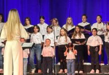 Χάρηκαν την εμπειρία τα παιδιά της παιδικής-νεανικής χορωδίας Δήμου Θάσου στο φεστιβάλ Νάουσας
