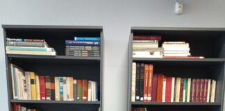 Μία απόφοιτη δώρισε βιβλία και εικόνες βυζαντινής τεχνοτροπίας στο 3ο ΓΕ.Λ. Καβάλας