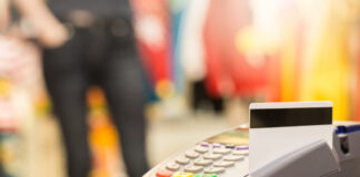 Χιλιάδες μικρές και μεσαίες επιχειρήσεις θα πληρώσουν 3,5 ευρώ τον μήνα ανά POS