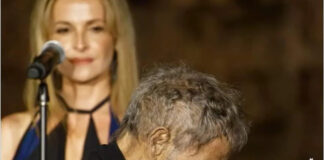 Το «ταξίδι στο φως» με τον Σταύρο Ξαρχάκο κάνει «σταθμό» στο αρχαίο θέατρο Φιλίππων