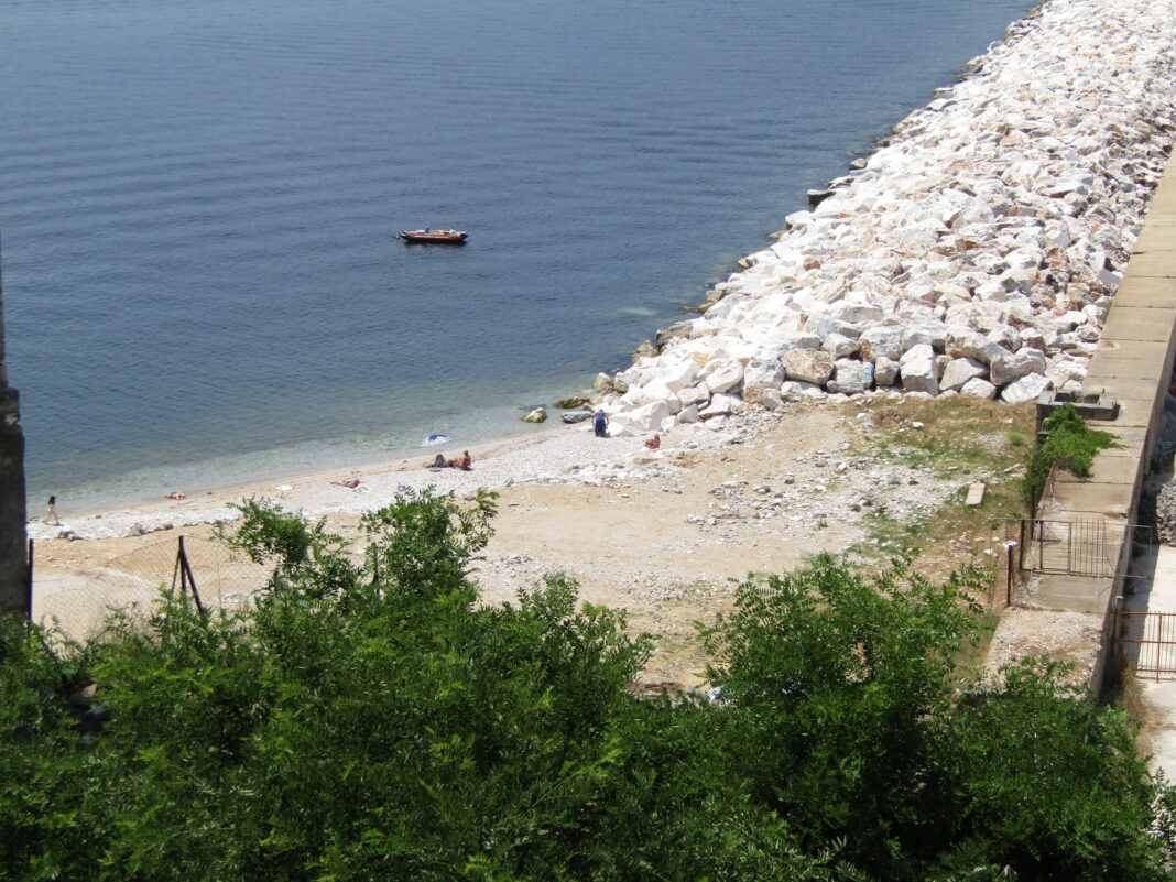 ΠΑΡΑΛΙΑ ΠΡΟΣΗΝΕΜΟΣ ΜΟΛΟΣ (3)