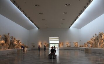 Στην αρχαία Ολυμπία ο Vladimir Putin, ο Volodymyr Zelenskyy και η Ursula von der Leyen, να έρθουν για να υπογράψουν την εκεχειρία και την έναρξη της ενταξιακής πορείας της Ρωσίας και της Ουκρανίας στην Ευρωπαϊκή Ένωση