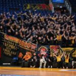 Μία εξαιρετική μπασκετική παράσταση αμαυρώθηκε από την ασχήμια στην κερκίδα