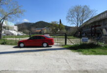 Θα κάνει πεζογέφυρα (με ανελκυστήρα) μεταξύ δημοτικού σταδίου και κολυμβητηρίου!