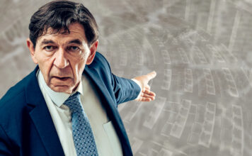 Εξαντλήθηκαν τα εισιτήρια για την θεατρική παράσταση «Εκτός ύλης reloaded»