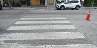 Ναι, πρέπει να αλλάξουν οι κυβόλιθοι στις διαβάσεις πεζών στην παραλιακή οδό της Καβάλας