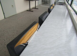 Αλλάξτε τα σκισμένα καθίσματα. Κάθονται και παράγοντες των φιλοξενούμενων σωματείων!